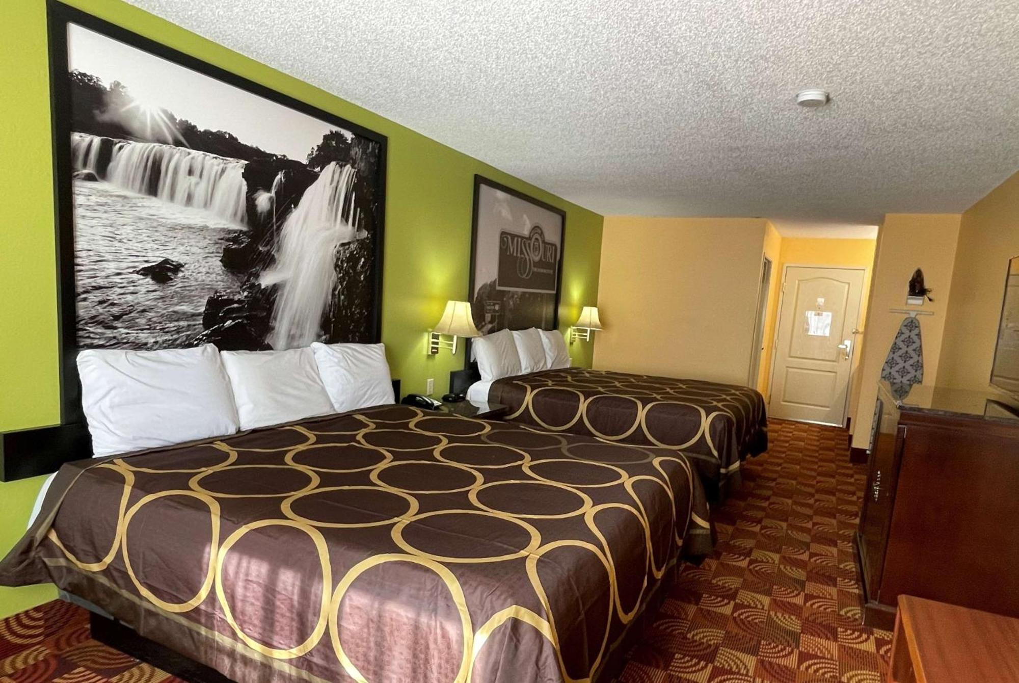 Super 8 By Wyndham Lake Of The Ozarks Eldon Ngoại thất bức ảnh