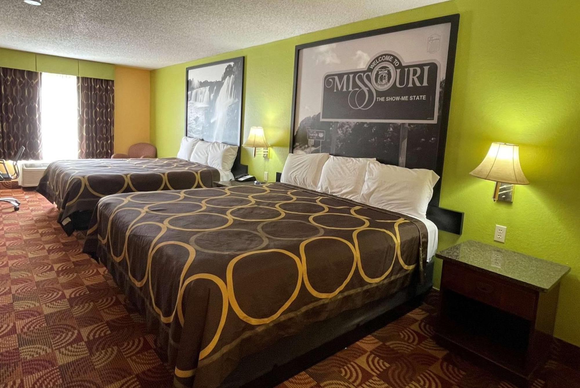 Super 8 By Wyndham Lake Of The Ozarks Eldon Ngoại thất bức ảnh