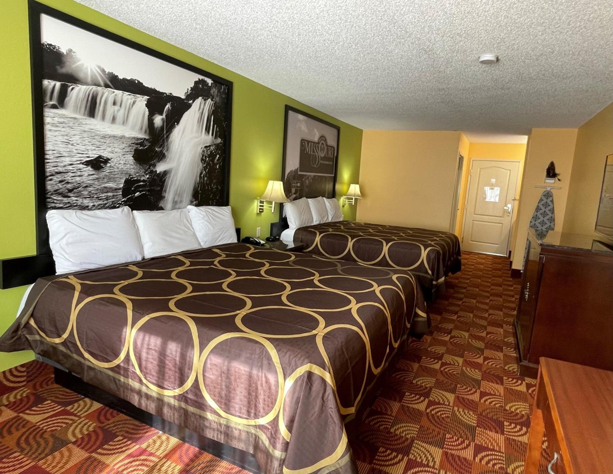 Super 8 By Wyndham Lake Of The Ozarks Eldon Ngoại thất bức ảnh