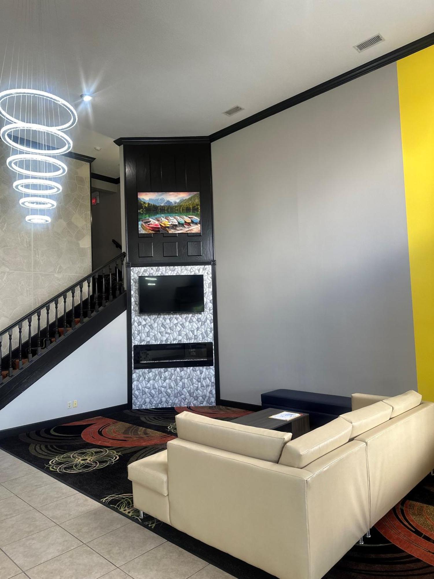 Super 8 By Wyndham Lake Of The Ozarks Eldon Ngoại thất bức ảnh