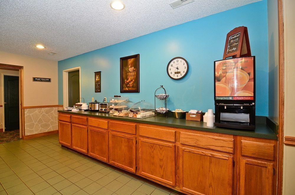 Super 8 By Wyndham Lake Of The Ozarks Eldon Ngoại thất bức ảnh