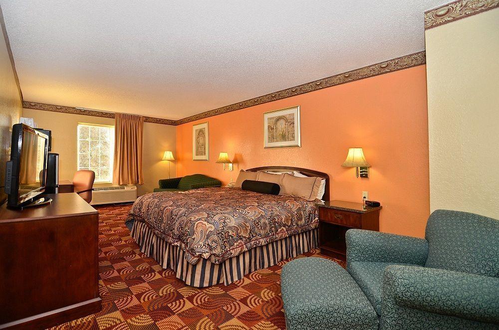 Super 8 By Wyndham Lake Of The Ozarks Eldon Ngoại thất bức ảnh