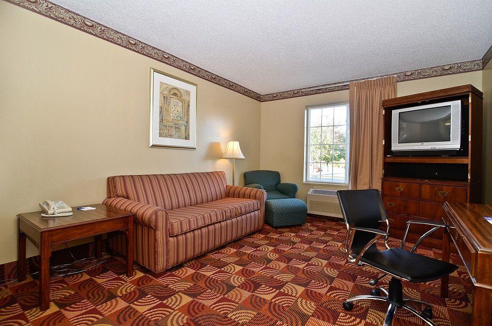Super 8 By Wyndham Lake Of The Ozarks Eldon Ngoại thất bức ảnh