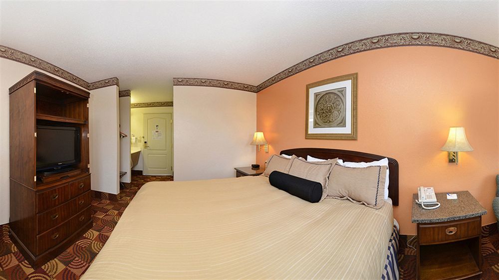 Super 8 By Wyndham Lake Of The Ozarks Eldon Ngoại thất bức ảnh