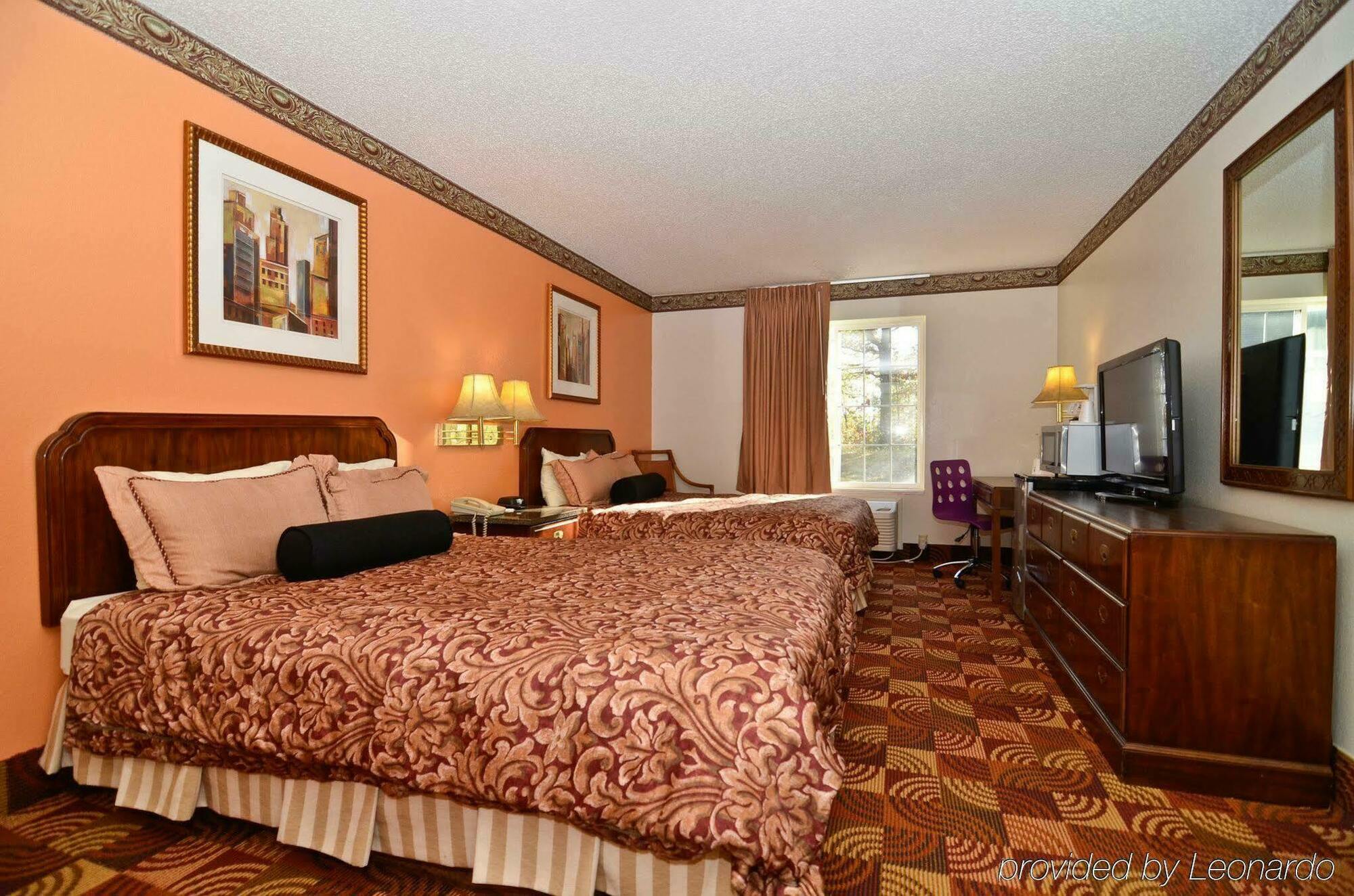 Super 8 By Wyndham Lake Of The Ozarks Eldon Ngoại thất bức ảnh